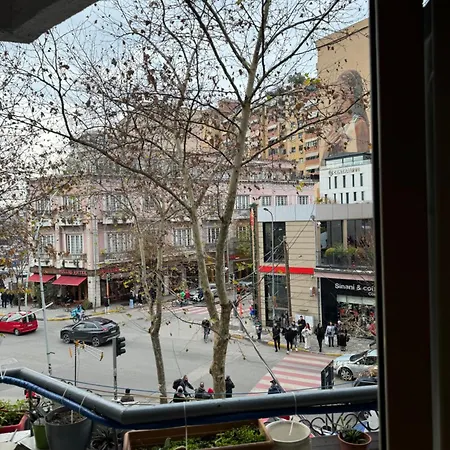 Centre Lions Gate 10 Tirana