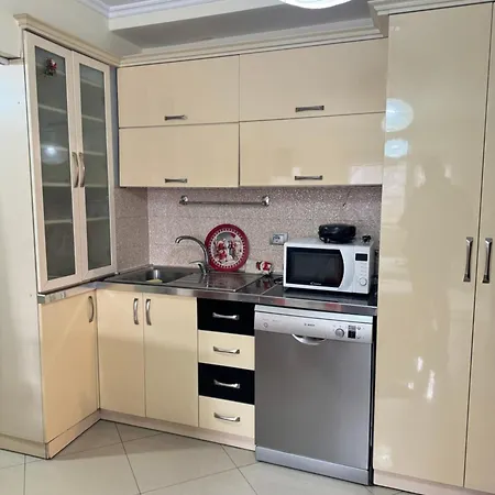 Centre Lions Gate 10 *