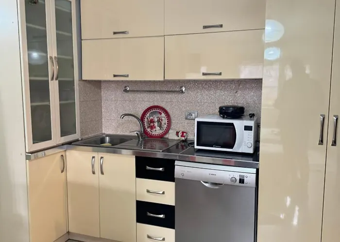 Centre Lions Gate 10 *